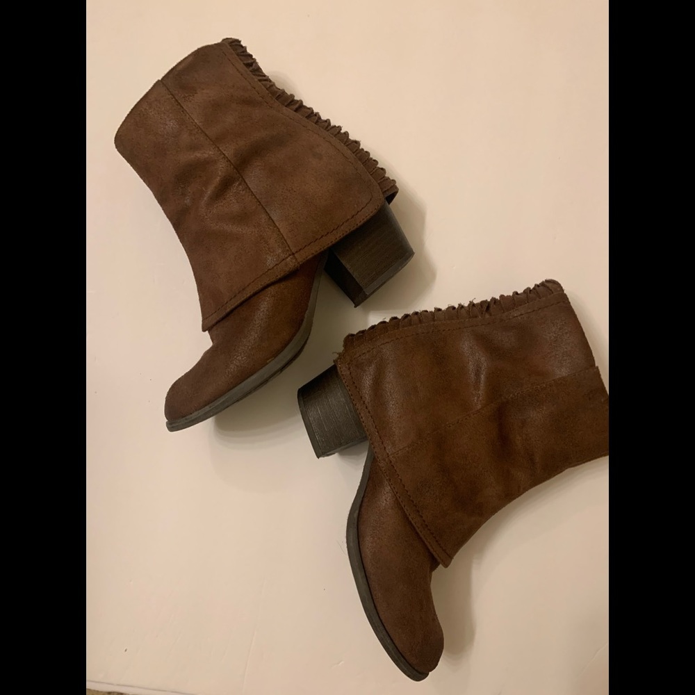 Fergie women Ankle boots size 6.5